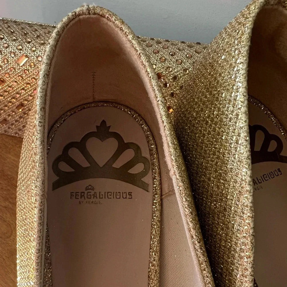 Fergalicious by Fergie Sparkle Gold Pump High Heel  Shoes w/ Matching Clutch 7.5 - Picture 7 of 13